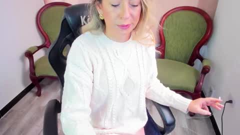 Snapshot of chanel_gold chatting on 03.11.26 online show from 03.11.26