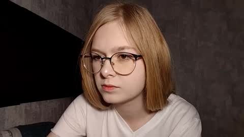 Snapshot of chanelledroz chatting on 09.20.25 Lia online show from 09.20.25