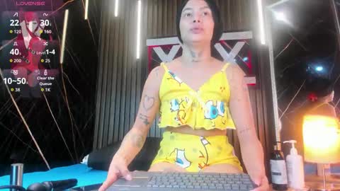 Snapshot of channel_guss chatting on 11.16.25 Channel Guss online show from 11.16.25