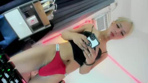 Snapshot of chantal_fuck chatting on 12.20.25 chantal_fuck online show from 12.20.25