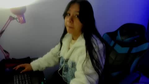 Snapshot of charis_21 chatting on 12.20.25 charis 2 online show from 12.20.25