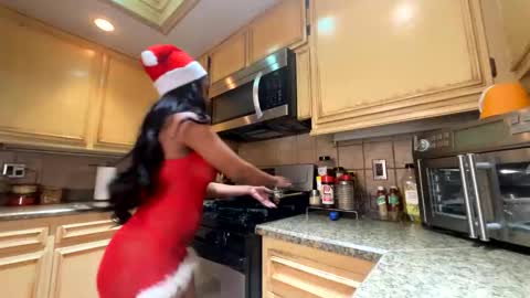 Snapshot of charismasweets chatting on 12.18.25 charismasweets online show from 12.18.25