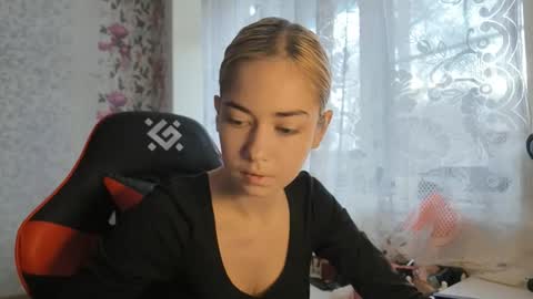 Snapshot of charleneschonert chatting on 11.06.25 Nancy online show from 11.06.25