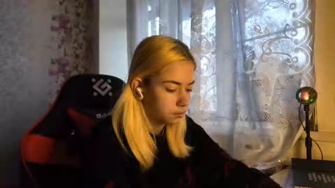 Snapshot of charleneschonert chatting on 11.10.25 Nancy online show from 11.10.25