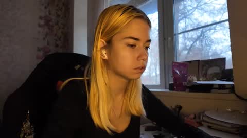 Snapshot of charleneschonert chatting on 12.01.25 Nancy online show from 12.01.25