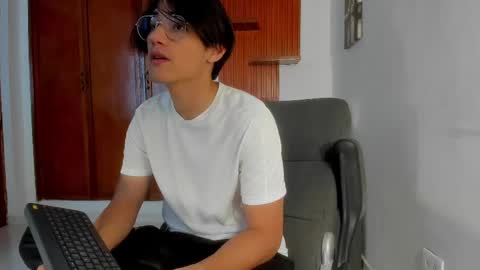Snapshot of charley_morgan chatting on 03.04.25 charley_morgan online show from 03.04.25