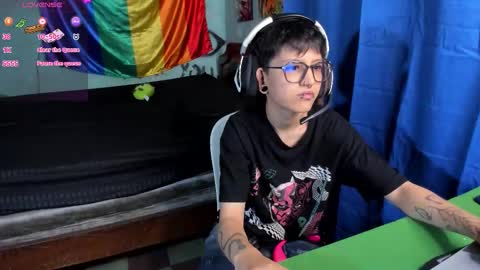 Snapshot of charlietaylorr__ chatting on 12.17.25 Charlie online show from 12.17.25