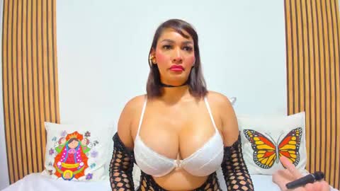 Snapshot of charlize_aniston2 chatting on 10.07.25 Charlize online show from 10.07.25