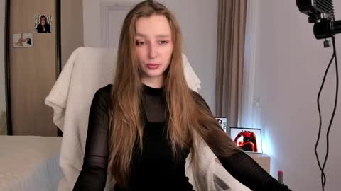 Snapshot of charlottawells chatting on 11.16.25 CharlottaWells online show from 11.16.25