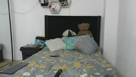 charlotte_027 online show from 01.19.25