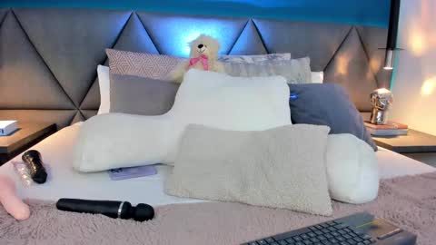 Charlotte online show from 02.12.25