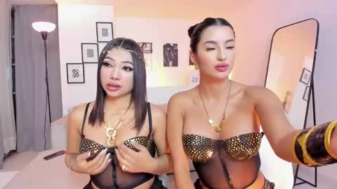 Snapshot of charlotte_es chatting on 11.02.25 Charlotte online show from 11.02.25