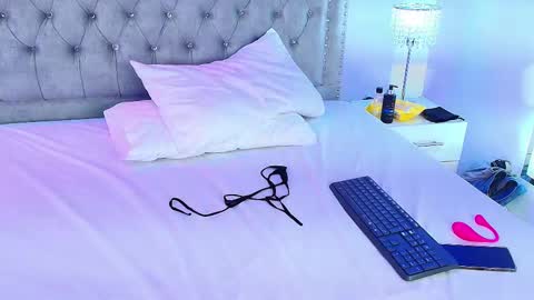 Snapshot of charlotte_etthan chatting on 01.22.25 Charlotte online show from 01.22.25