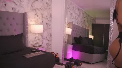 Snapshot of charlotte_harriz chatting on 03.05.25 Charlotte online show from 03.05.25