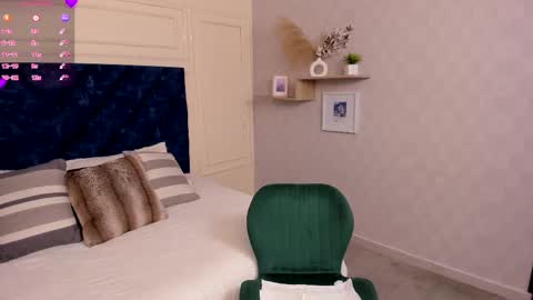 Charlotte Mayers online show from 09.11.25