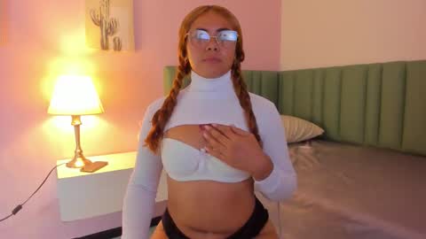 Snapshot of charlotte_rea chatting on 10.12.25 Charlotte online show from 10.12.25