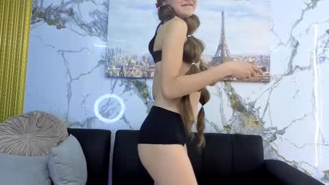 charlotte_skinny11_aws online show from 10.01.25