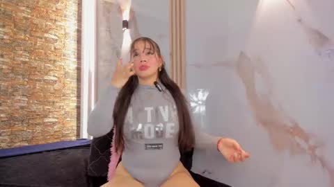 Snapshot of charlotte_thompson10 chatting on 10.27.25 charlotte online show from 10.27.25