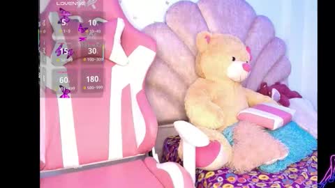 Snapshot of charlotte_walker1 chatting on 02.01.26 charlotte_walker1 online show from 02.01.26