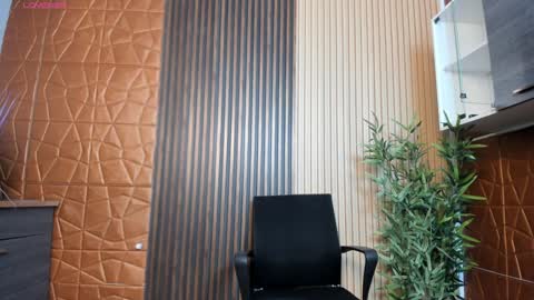 Snapshot of charlotte_whitee1 chatting on 01.27.25 Charlotte Everyday From 0700 to 1300 Col Time online show from 01.27.25