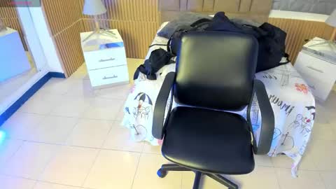 Snapshot of charlotte_whitee1 chatting on 10.31.25 Charlotte Everyday From 0700 to 1300 Col Time online show from 10.31.25