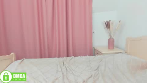 Snapshot of charlotte_wow chatting on 12.12.24 Charlotte online show from 12.12.24