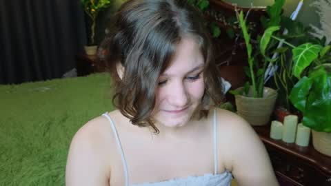 Snapshot of charlotte_wow chatting on 12.22.24 Charlotte online show from 12.22.24