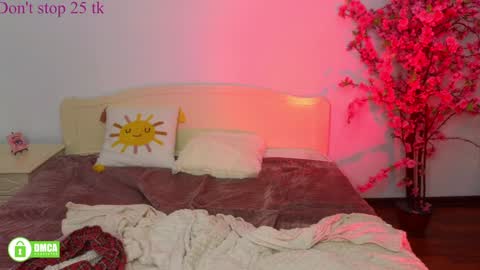 Snapshot of charlotte_wow chatting on 01.29.25 Charlotte online show from 01.29.25