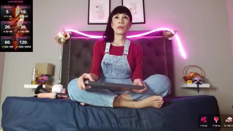 Snapshot of charlottelemke chatting on 11.27.25 CharlotteLemke online show from 11.27.25