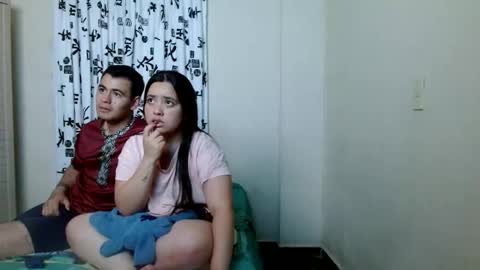 Snapshot of charlottetwins chatting on 12.15.25 charlot online show from 12.15.25