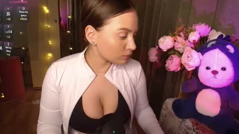 Kira online show from 09.25.25