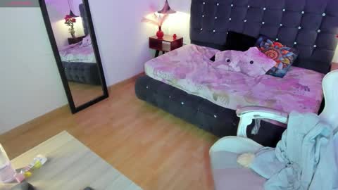 Snapshot of charly_morningstar chatting on 10.03.25 Charly online show from 10.03.25