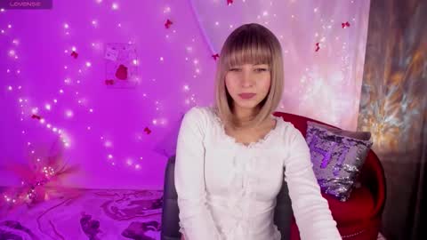 Snapshot of charmbianca chatting on 12.20.25 Bianca online show from 12.20.25