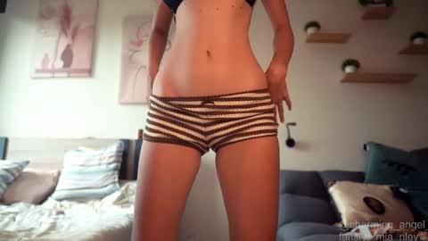 Snapshot of charming_angel_ chatting on 11.12.25 Marseline Chaturbelle online show from 11.12.25