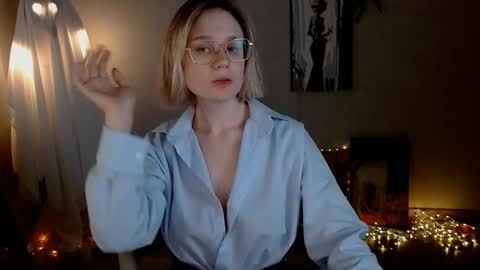 Snapshot of charming_beauty chatting on 10.27.25 Michelle online show from 10.27.25