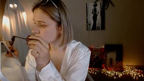 Snapshot of charming_beauty chatting on 10.28.25 Michelle online show from 10.28.25