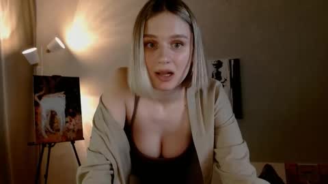 Snapshot of charming_beauty chatting on 11.10.25 Michelle online show from 11.10.25