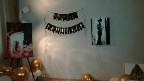 Snapshot of charming_beauty chatting on 11.23.25 Michelle online show from 11.23.25