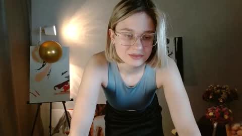 Snapshot of charming_beauty chatting on 11.29.25 Michelle online show from 11.29.25