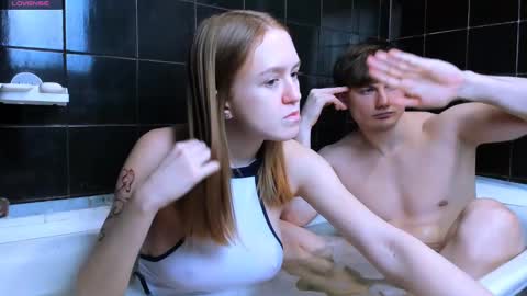 Snapshot of charming_berry_ chatting on 02.09.25 Lisa online show from 02.09.25