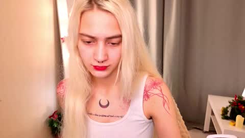 Snapshot of charmingchickk chatting on 12.16.25 Eva online show from 12.16.25