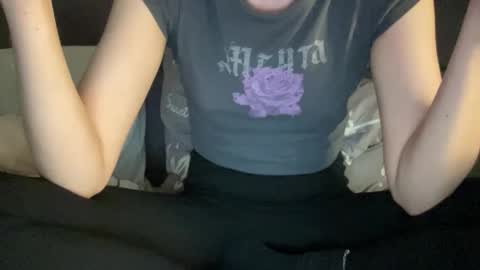 Snapshot of chase_vicky chatting on 11.06.25 Vicky online show from 11.06.25