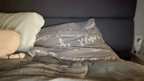 Snapshot of chase_vicky chatting on 11.10.25 Vicky online show from 11.10.25