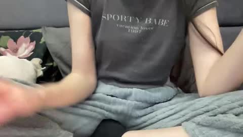 Snapshot of chase_vicky chatting on 12.01.25 Vicky online show from 12.01.25