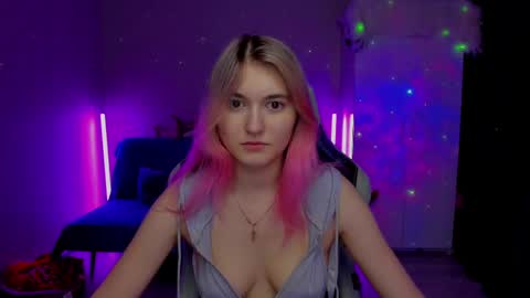 Snapshot of chatur_lady_ chatting on 03.04.25 Betty online show from 03.04.25