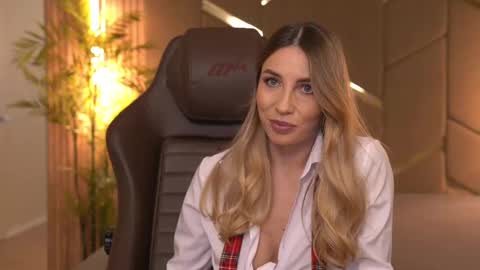 Snapshot of chaturbabe__ chatting on 02.22.25 Ira online show from 02.22.25