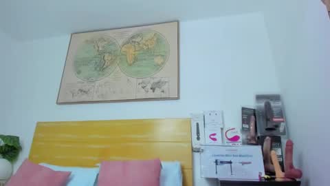 Snapshot of chaymae_nah chatting on 02.21.25 isabel online show from 02.21.25