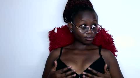 Snapshot of cheeky_charms chatting on 09.25.25 cheeky_charms online show from 09.25.25