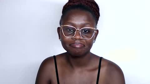 Snapshot of cheeky_charms chatting on 09.28.25 cheeky_charms online show from 09.28.25