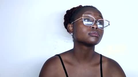 Snapshot of cheeky_charms chatting on 10.01.25 cheeky_charms online show from 10.01.25